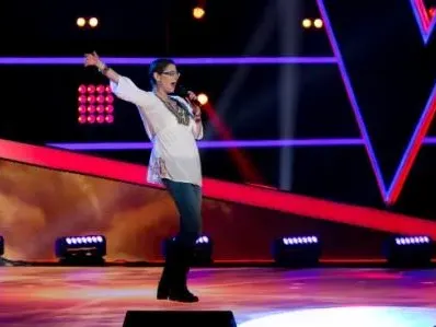 Дъщерята на Коста Цонев продължава напред в „Гласът на България“