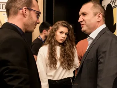 Дъщерята на Радев – красавица като майка си (СНИМКИ)