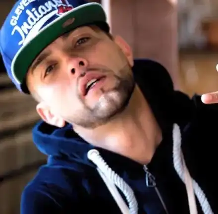 Dee гони мацките от кревата след като си свършат „работата“