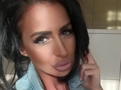 Деси Фотосесията маха бомбите с кредит от 15 бона, сложила ги за 7