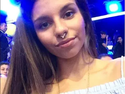 Дивна осакати приятелка в катастрофа, ампутират краката й