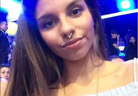 Дивна осакати приятелка в катастрофа, ампутират краката й