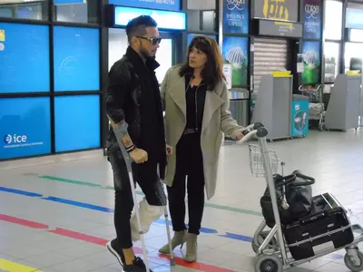 Джино предизвика фурор на летището (Фенове на опашка да се снимат с любимеца си)