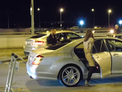 Джино предизвика фурор на летището (Фенове на опашка да се снимат с любимеца си)