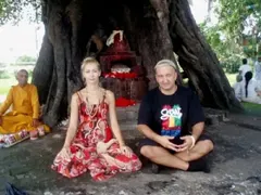 Дони води щерката при Далай Лама