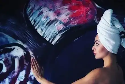 Елен Колева крие зърна с лепенки (Горещи снимки)