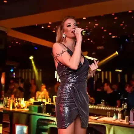 Емилия развя големите бомби на участие, новият й не бил ревнив (Горещи снимки)