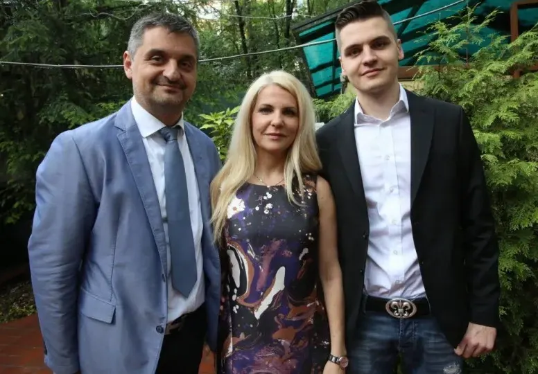 Ето я жената на Кирил Добрев