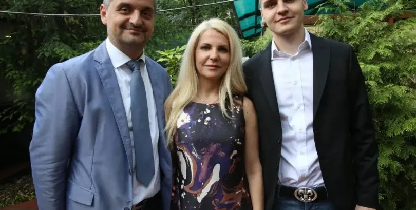 Ето я жената на Кирил Добрев