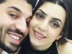 Фики крие бебето от зли очи, черпи цяло заведение с шампанско за ЧРД