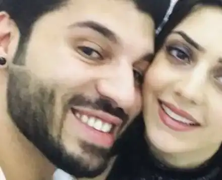 Фики крие бебето от зли очи, черпи цяло заведение с шампанско за ЧРД