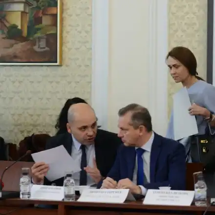 Гинка ЧЕЗ-а разхожда парцалки и аксесоари за 250 бона