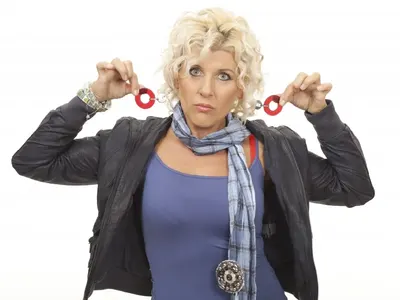 Гонят Албена Михова от аптека