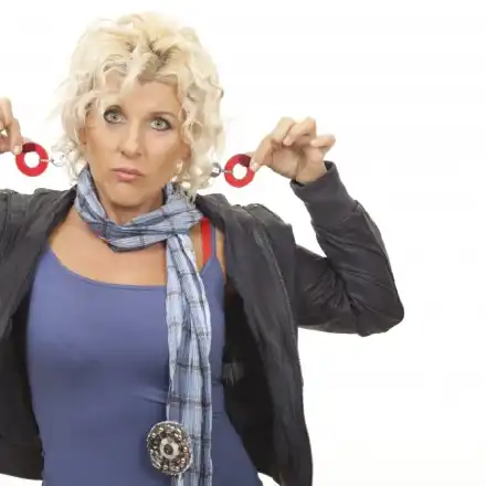 Гонят Албена Михова от аптека