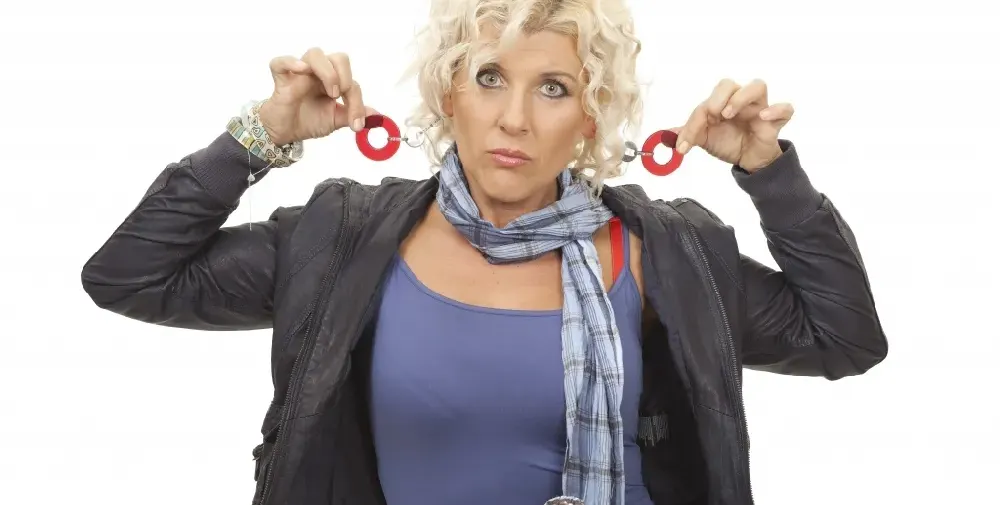 Гонят Албена Михова от аптека