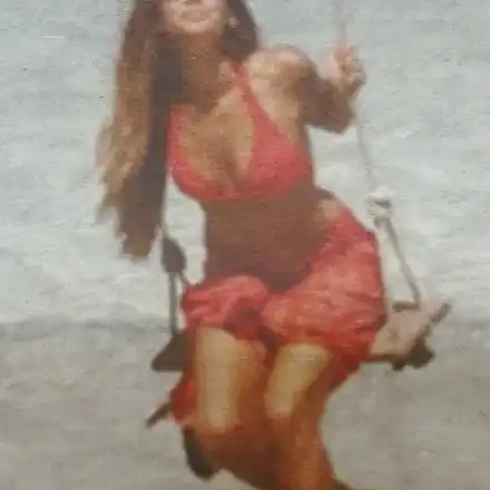 Ивайла Бакалова тъне в лукс на самотен остров, миската шашка с перфектно тяло на плажа (Снимки)