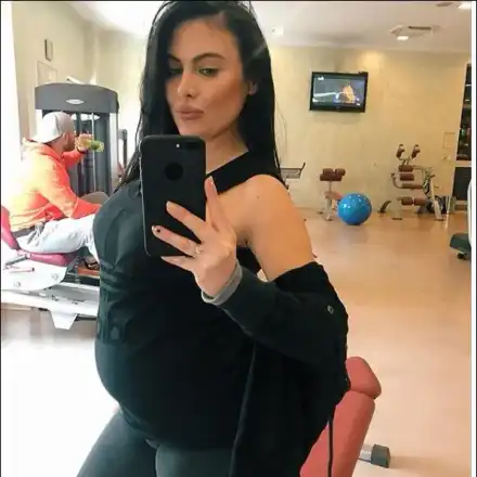 Лили Клюкарката бременна на фитнес