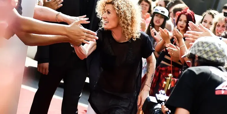 Люси Дяковска се прави на дизайнер, рисува хотел, построен от стари корабни контейнери