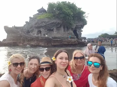 Маги на Слави се фука от Бали