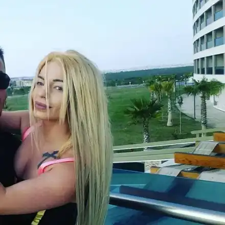 Мис Джуки издържа мъжа си