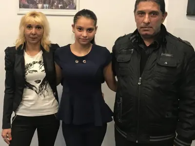 Мисис България 2017 Мари Вачева пали печка на дърва в нови епизод на „Смени жената“