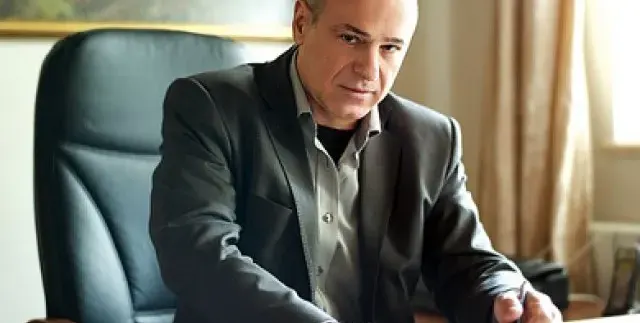 Митко Пайнера продава екскурзии (Хвана и певиците да му помагат)