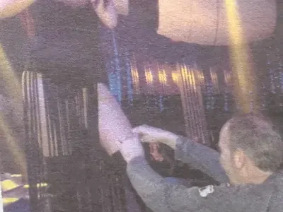 На Алекса й го бутат в ботушите (Снимка)