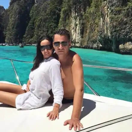 Наталия Гуркова тъне в лукс на Пукет! Мъжът й плаща по 4 бона на вечер