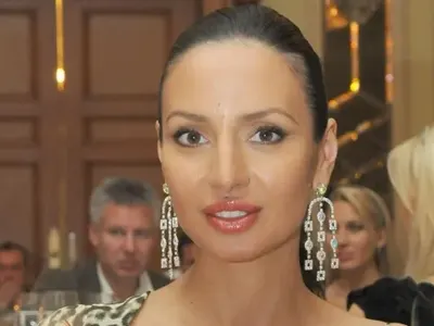 Наталия Гуркова върл фен на Владимир Путин (Манекенката носи блузи с неговия лик)