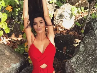 ОПС! Зърната на Мегз лъснаха в Тайланд