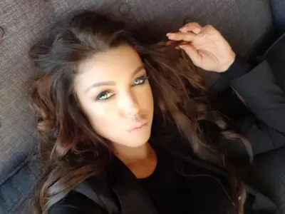 Първо в HotArena! Емануела си тунингова джуките