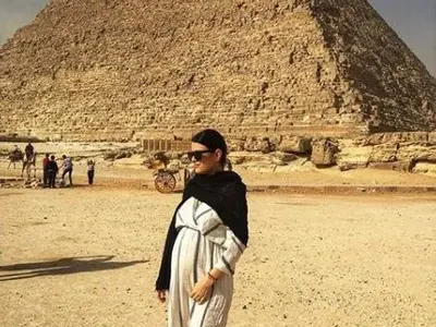 Ралица Паскалева показа бременно коремче на плажа