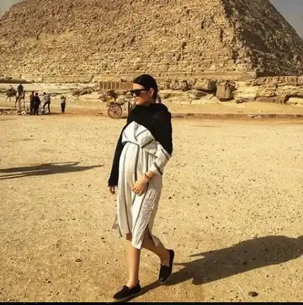 Ралица Паскалева показа бременно коремче на плажа