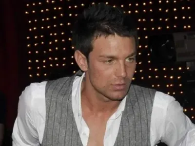 Сашо Младенов с хиалурон в устните като плеймейтките