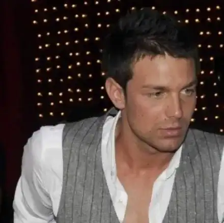 Сашо Младенов с хиалурон в устните като плеймейтките