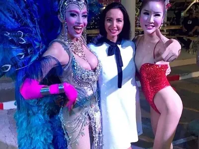 Същества от третия пол налазиха Гуркова на Пукет