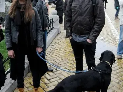 Шамараите спраха! Динката разхожда в парка жена, бебе и куче, малкият Христо  сдобри Радина  и Деян Донков