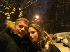 СКАНДАЛ! Щерката на Юлиан Вергов пропушила трева още на 12! (+Вижте колко е цинична)