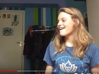 СКАНДАЛ! Щерката на Юлиан Вергов пропушила трева още на 12! (+Вижте колко е цинична)