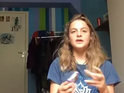 СКАНДАЛ! Щерката на Юлиан Вергов пропушила трева още на 12! (+Вижте колко е цинична)