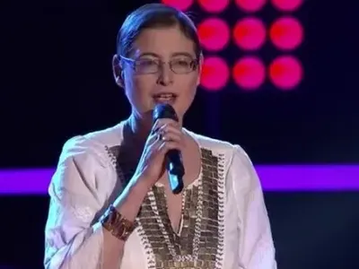 Теодора от „Гласът” лежала на „Четвърти километър” без да е изкукала! Митко Цонев тикнал насила сестра си в лудница