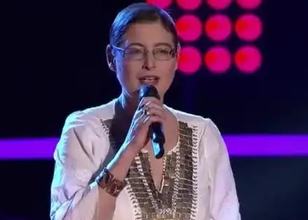 Теодора от „Гласът” лежала на „Четвърти километър” без да е изкукала! Митко Цонев тикнал насила сестра си в лудница