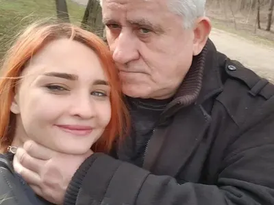 Тийнейджърка роди от 64-годишен дядо (СНИМКИ)