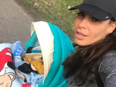 Златка Димитрова разхожда бебето по 10 км на ден