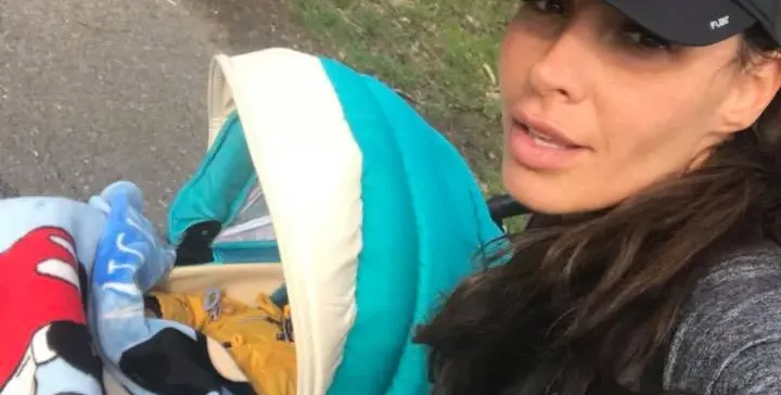 Златка Димитрова разхожда бебето по 10 км на ден