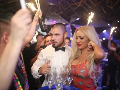 Златка и Георги отпразнуваха годежа си с щур купон в Клуб 33 (Ексклузивни кадри от партито)