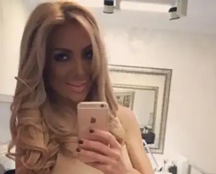 Златка Райкова пъпчаса oт солариум