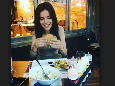 Звезда от „Революция Z” се тъпче с боклуци