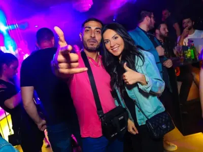 Айсел, която ще открие полуфинала на Евровизия, фенка на 100 Кила