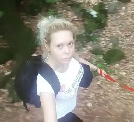 Албена Вулева продава бижута против уроки! Изработва аксесоари и рисува картини, които търгува за скромни суми в интернет